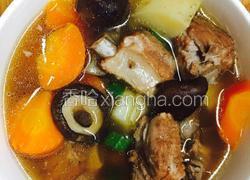 胡萝卜香菇土豆排骨汤