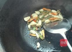 炒白虾的做法图解1