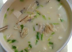 鱼头豆腐金针菇汤