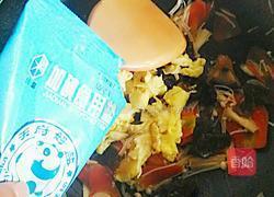 胡萝卜鸡蛋烩三菌的做法图解8