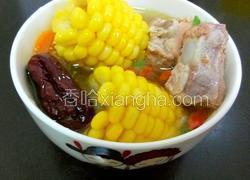 胡萝卜玉米排骨汤