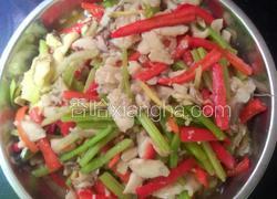 白鳞鱼，香芹，红菜椒