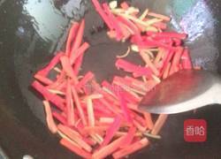 白鳞鱼，香芹，红菜椒的做法图解1