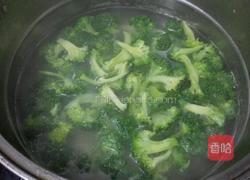 番茄炒西兰花的做法图解2