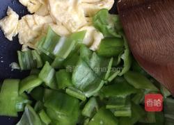 青椒炒鸡蛋的做法图解2