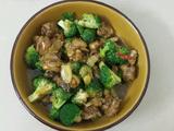 西兰花炒鸡根的做法[图]