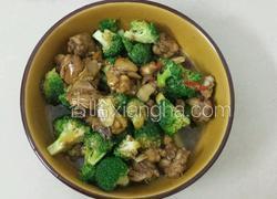 西兰花炒鸡根