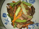 西芹胡萝卜炒双肉