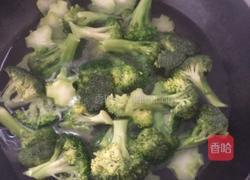 番茄炒西兰花的做法图解3