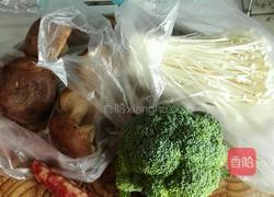 “心若向阳，无谓悲伤”——双菇腊肠煲仔的做法图解3