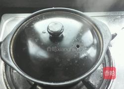 “心若向阳，无谓悲伤”——双菇腊肠煲仔的做法图解11