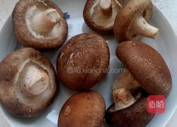 香菇青菜。的做法图解2