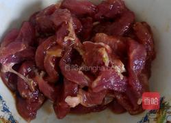 平菇炒肉的做法图解1