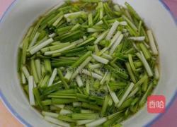蒜苗炒鸡蛋的做法图解3