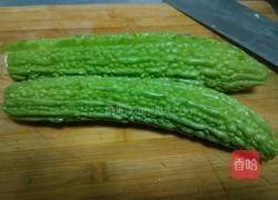 清炒苦瓜的做法图解1