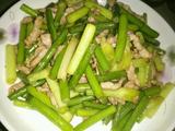 蒜苔炒肉丝