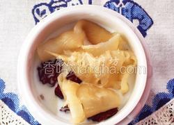 红枣牛奶炖花胶