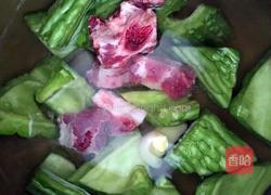 鲳鱼凉瓜排骨汤的做法图解3