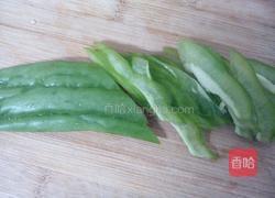 苦瓜炒蛋的做法图解2