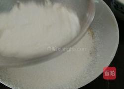戚风蛋糕的做法图解3