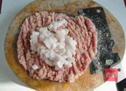 鲜肉汤汁色的做法图解1