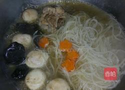 鲜味骨头汤粉干面的做法图解6