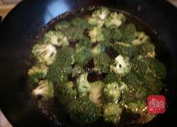 耗油八带鱼扣西兰花的做法图解7