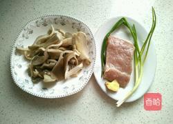 平菇肉片汤的做法图解1