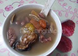 花生板栗墨鱼汤