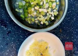 广州特色：煲仔焗鸡饭（一人份量）的做法图解2