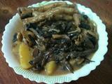 东北蘑菇炖鸡爪子