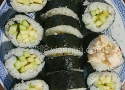 紫菜包饭配大虾沙拉