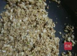 东北酸菜猪肉陷煎饼的做法图解2