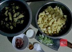 土豆炖茄子的做法图解1