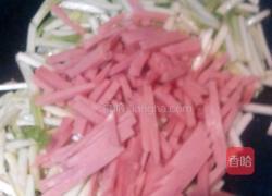 蛋条火腿炒蒜黄的做法图解10