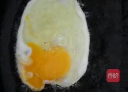 香煎鸡蛋的做法图解1
