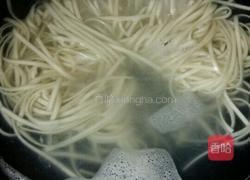 西红柿鸡蛋炒面的做法图解1