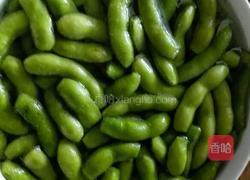凉拌毛豆的做法图解1