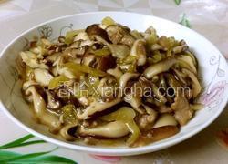 酸菜肉片炒香菇