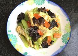 西芹木耳炒腐竹