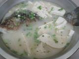 鲫鱼冻豆腐汤