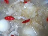 银耳鹌鹑蛋瘦肉汤
