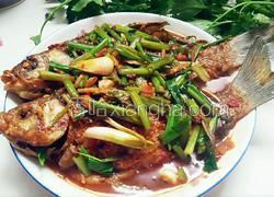 香芹烧河鲫鱼