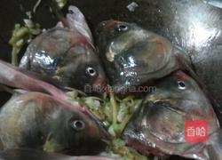 自制鱼头汤的做法图解4