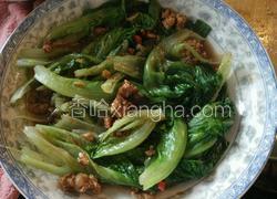 拌生菜。