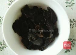 黄瓜木耳炒蛋的做法图解1
