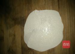 饺子皮葱香饼的做法图解5