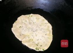 饺子皮葱香饼的做法图解10