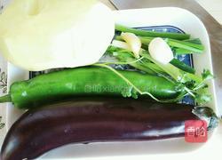 土豆炖茄子的做法图解1