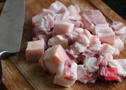 小土豆焖红烧肉的做法图解1